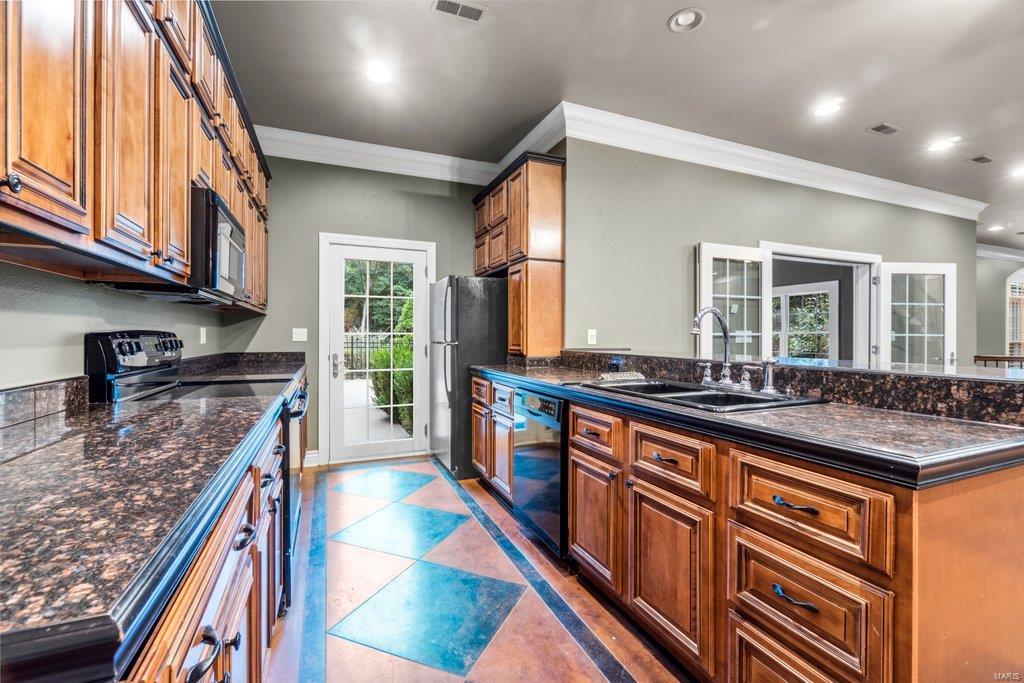 Windwood Lake Estate - Residential