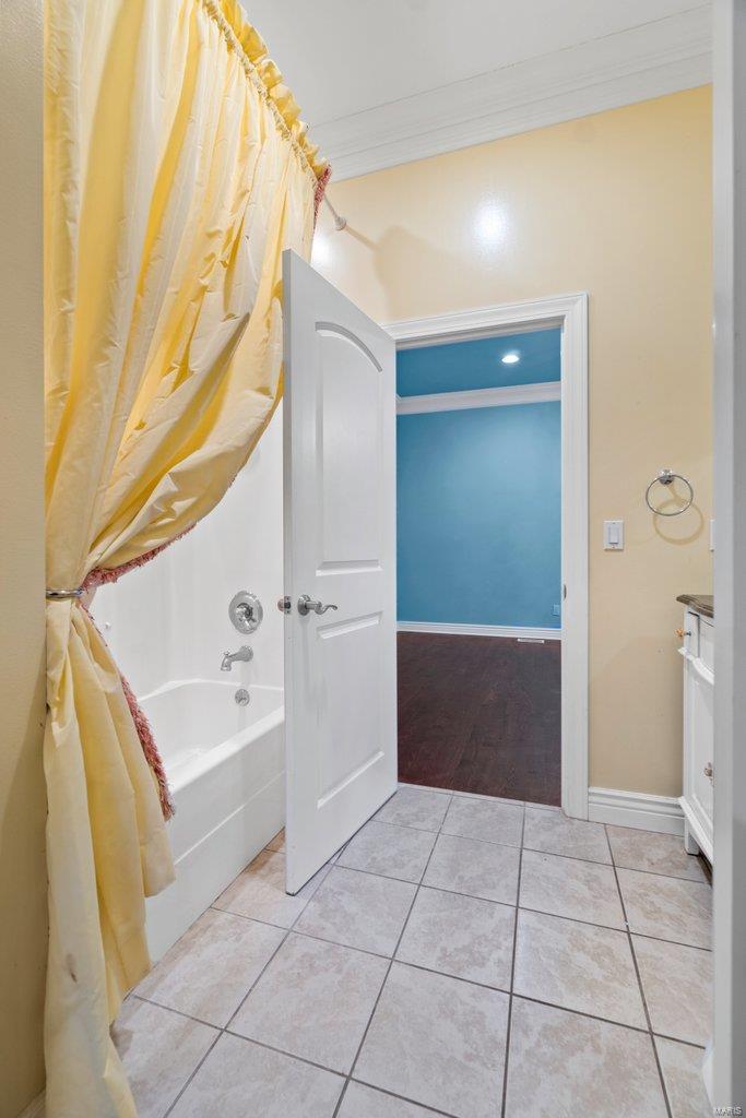 Windwood Lake Estate - Residential