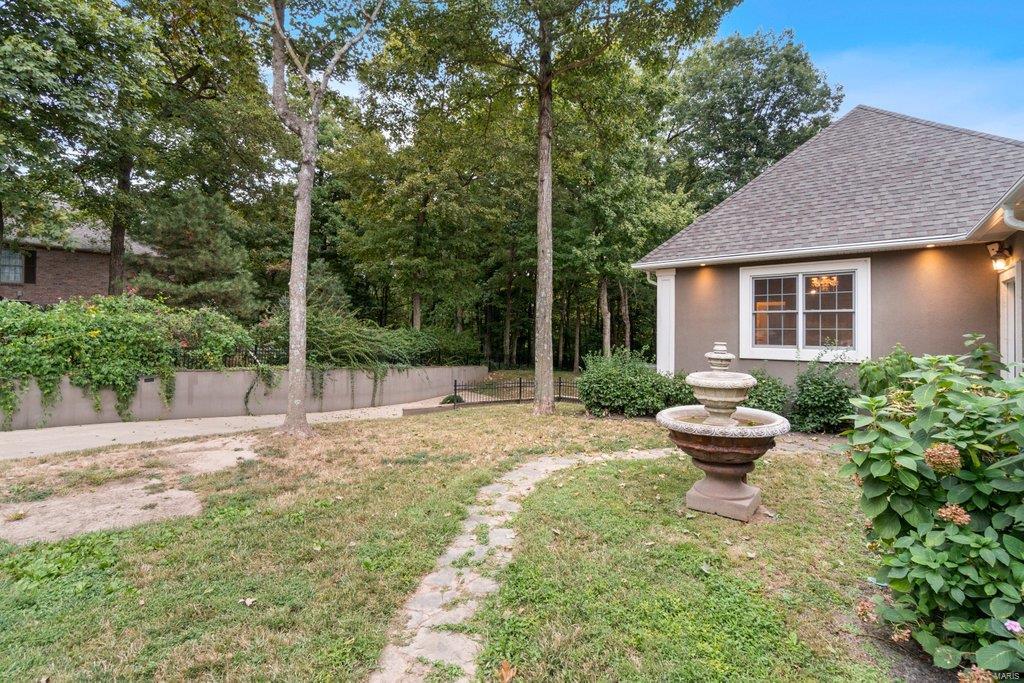 Windwood Lake Estate - Residential