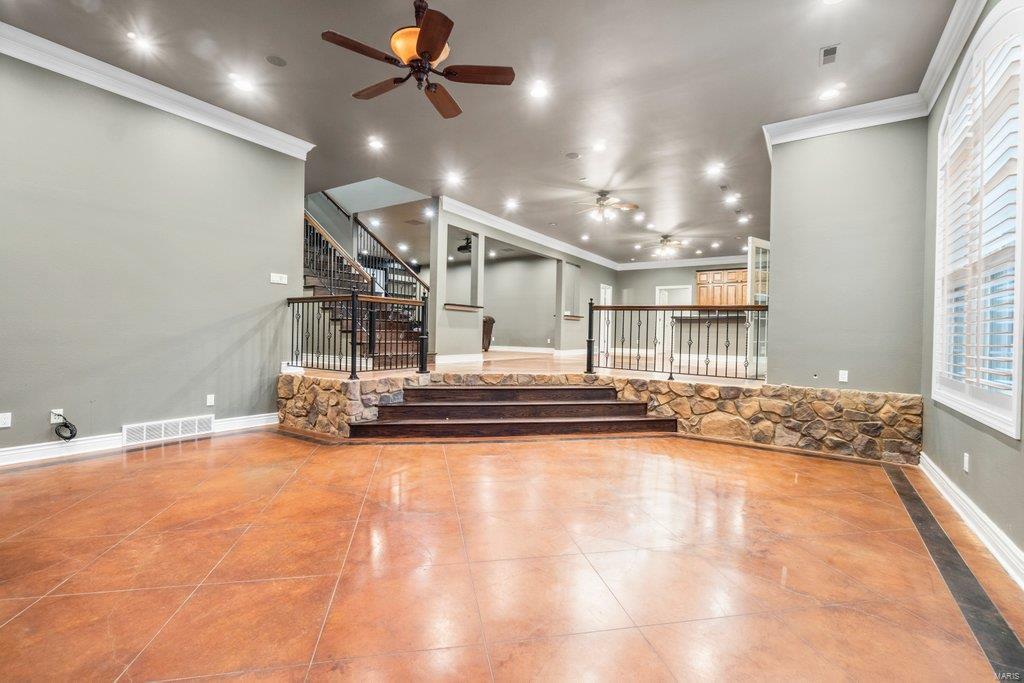 Windwood Lake Estate - Residential