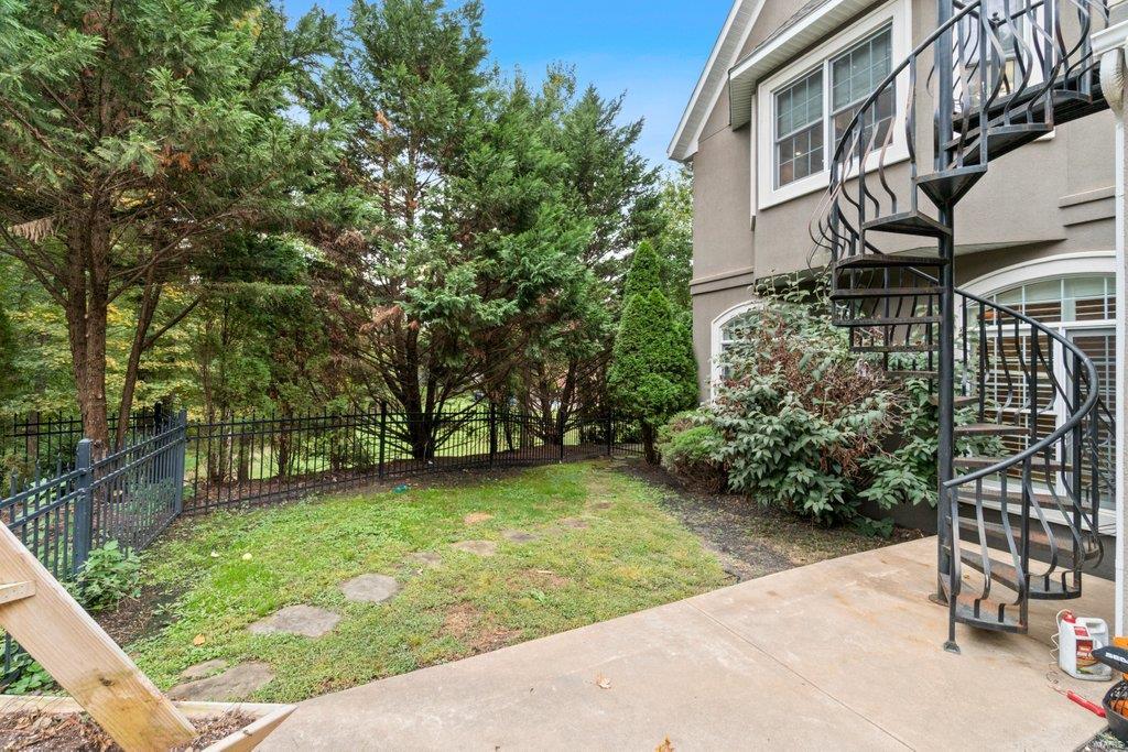 Windwood Lake Estate - Residential