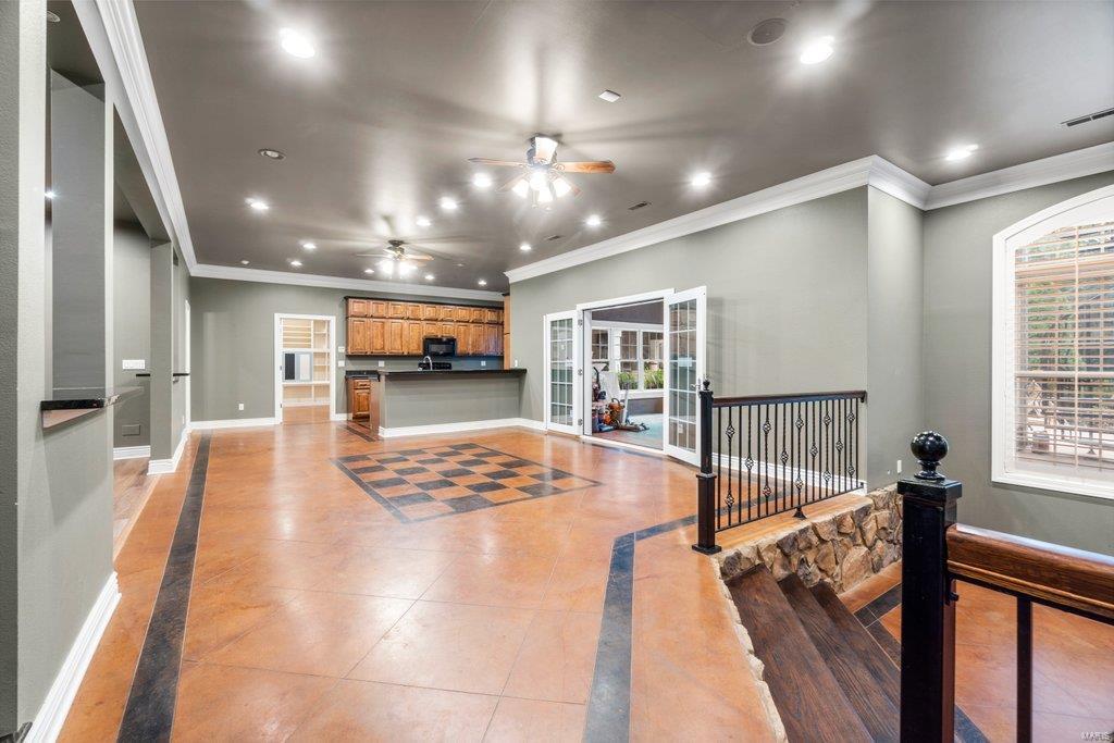 Windwood Lake Estate - Residential