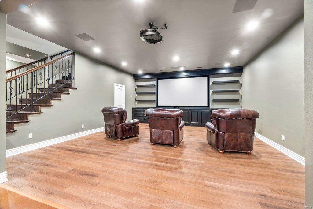 Windwood Lake Estate - Residential