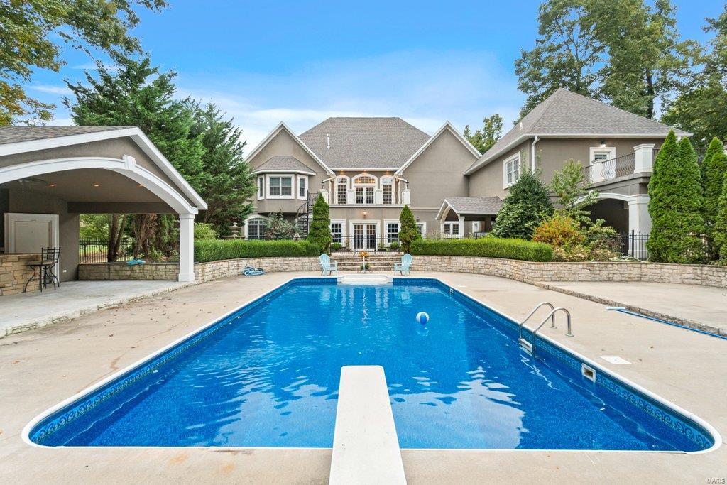 Windwood Lake Estate - Residential