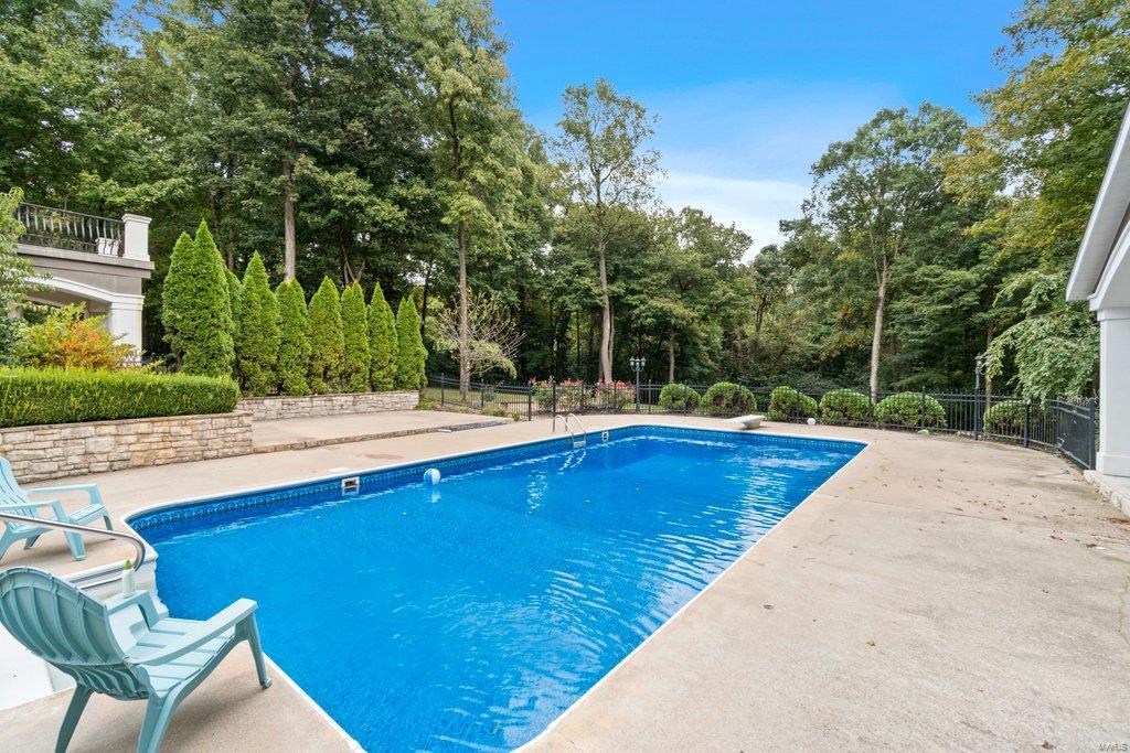 Windwood Lake Estate - Residential