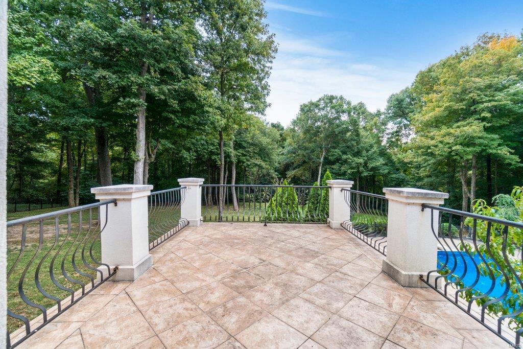 Windwood Lake Estate - Residential