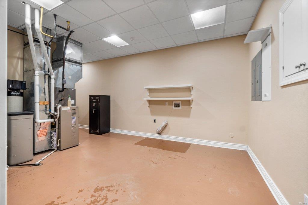 Windwood Lake Estate - Residential