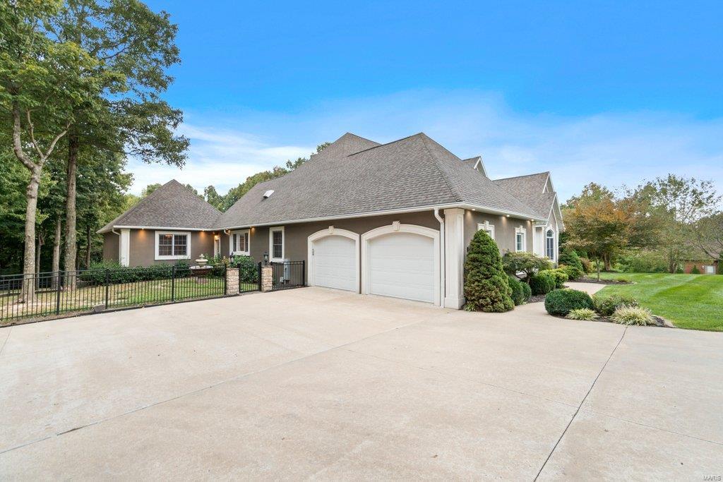 Windwood Lake Estate - Residential