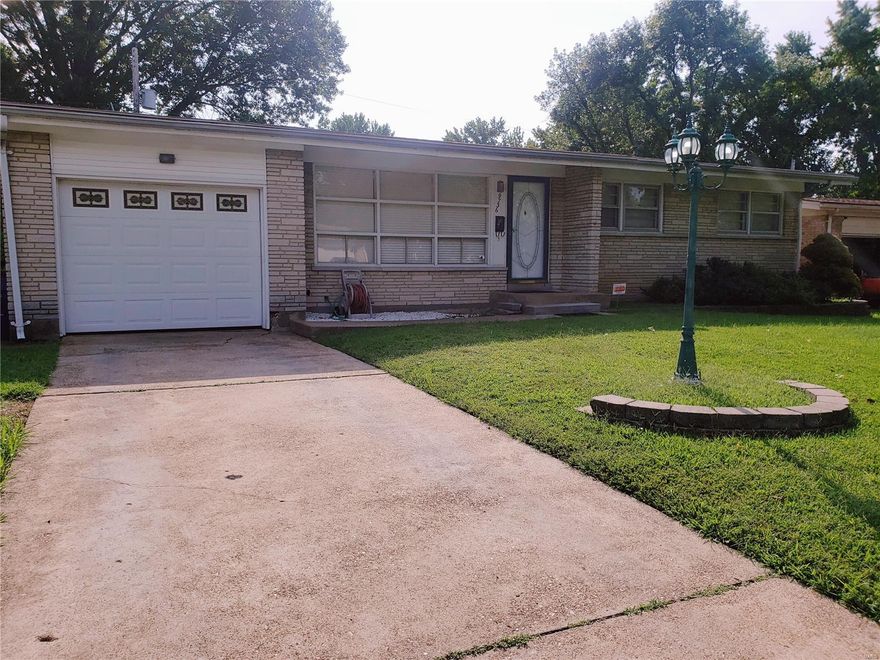 INVESTMENT OPPORTUNITY!
Welcome to 9736 Perch!  This well maintained 3 bed 1.5 bath home is waiting for a first time home owner or SAVVY investor.
Walk in to find a spacious Living Room with lots of light and hardwood floors throughout the entire home!
Basement is open and dry....waiting for your design touches.  The backyard is level and fenced in for privacy.  The back sunroom is great additional space to this cute brick property.
Seller has replaced the roof (2015) and  AC unit and Furnace coil (2017)
What potential for a new Buyer to use as an incoming producing rental or put a few more dollars in to make a fabulous rehabbed property.  Next door neighbor just bought rehabbed home at 115k.
Schedule your viewing today!