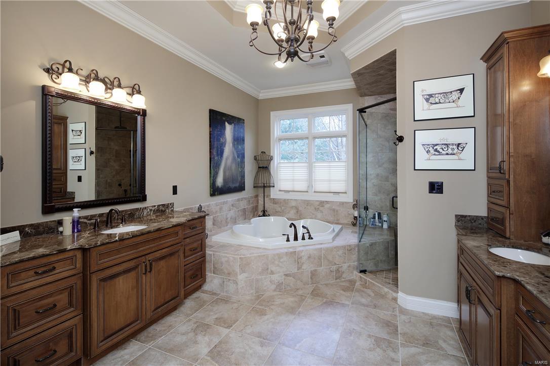 Ladue Court Villas - Residential