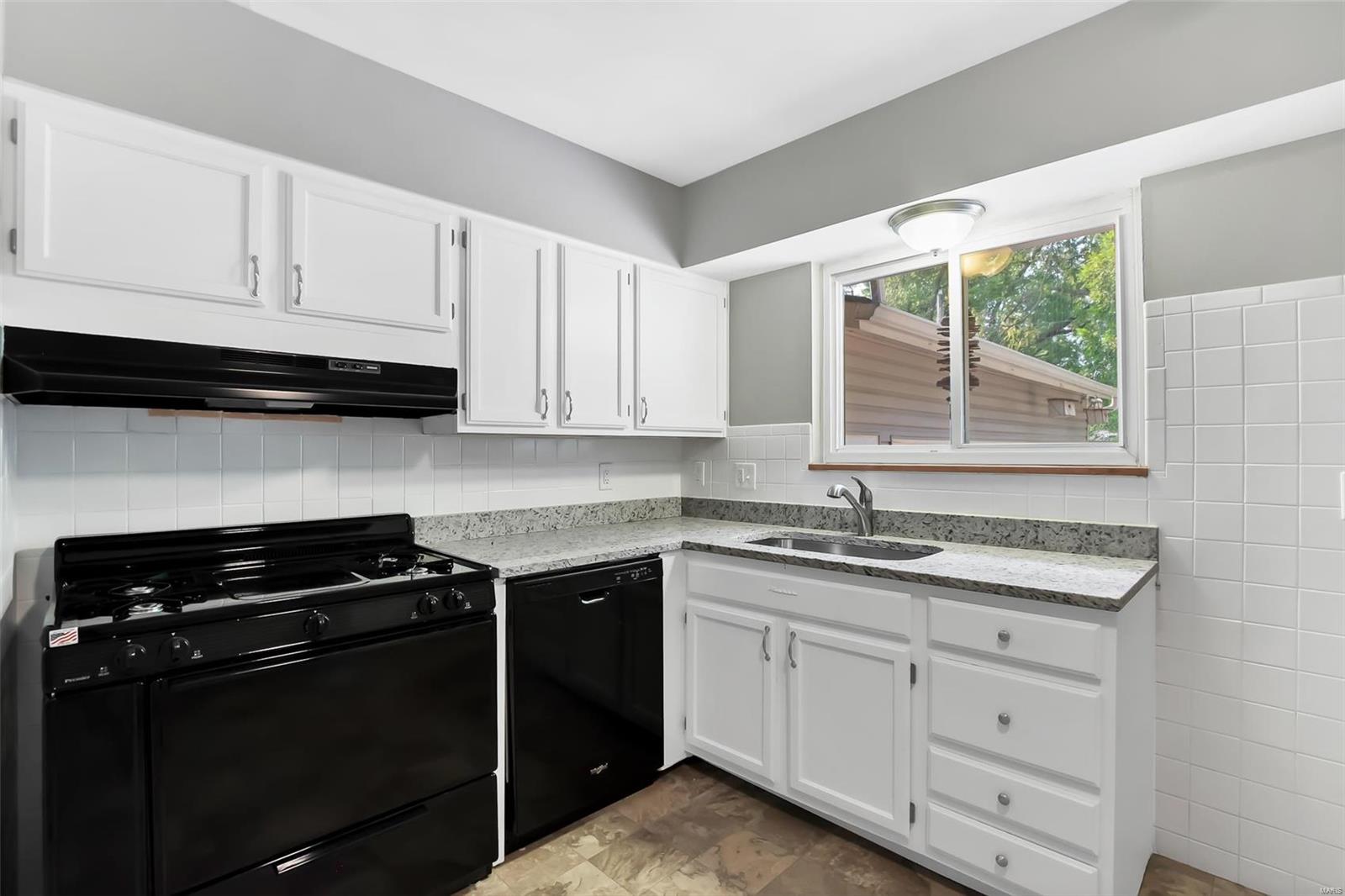 Florissant Meadows - Residential Lease