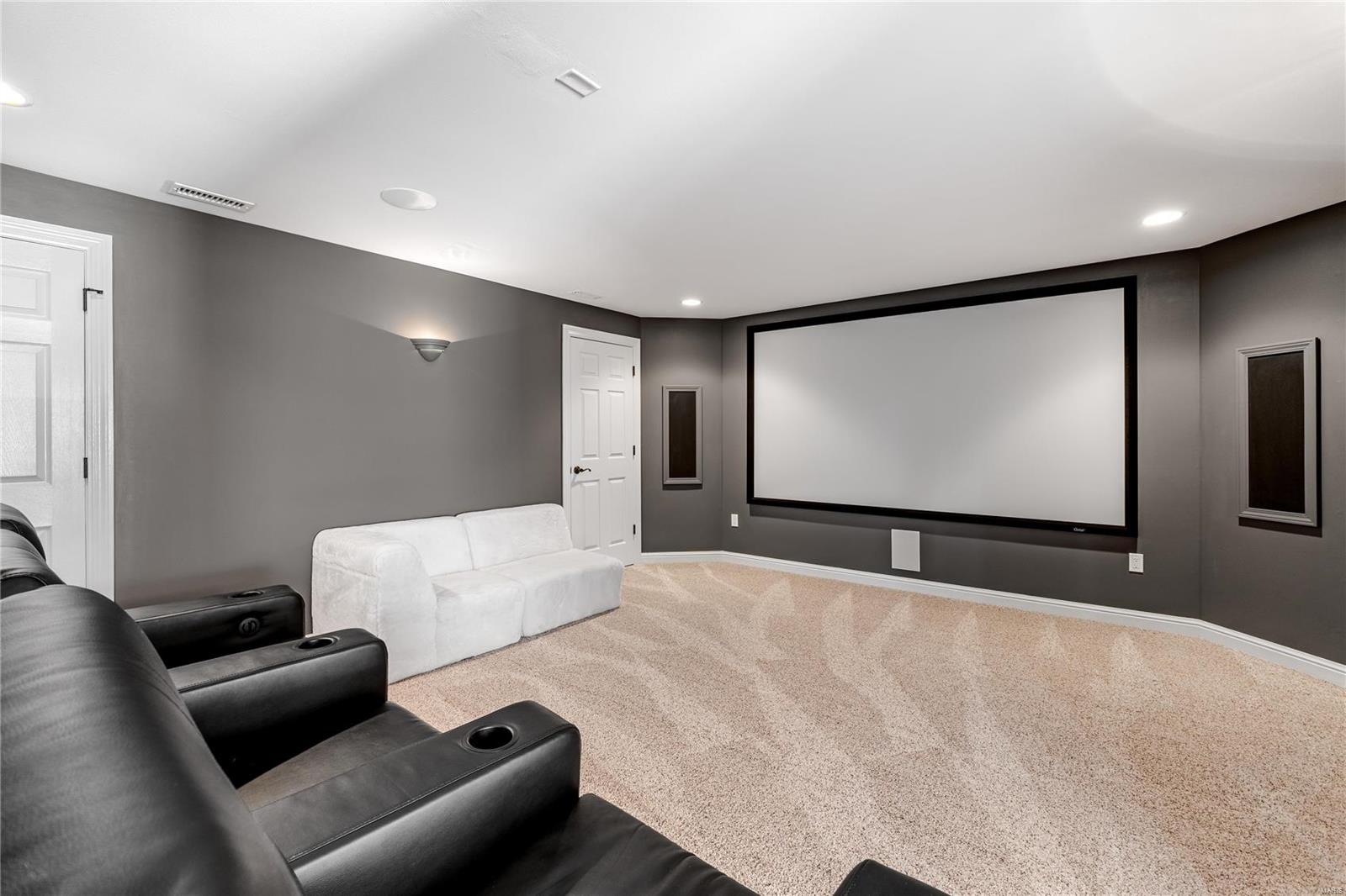 Manors Of Town & Country Bristol Manor - Residential