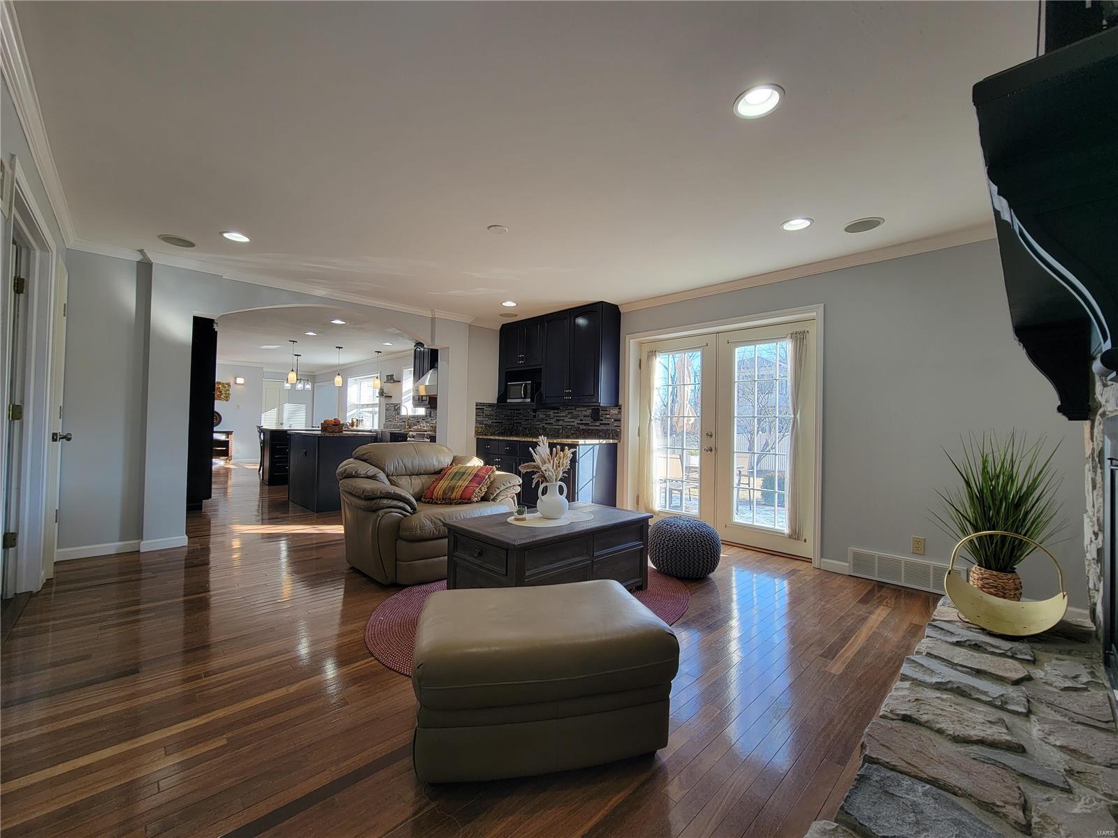 Char Bea Manor - Residential