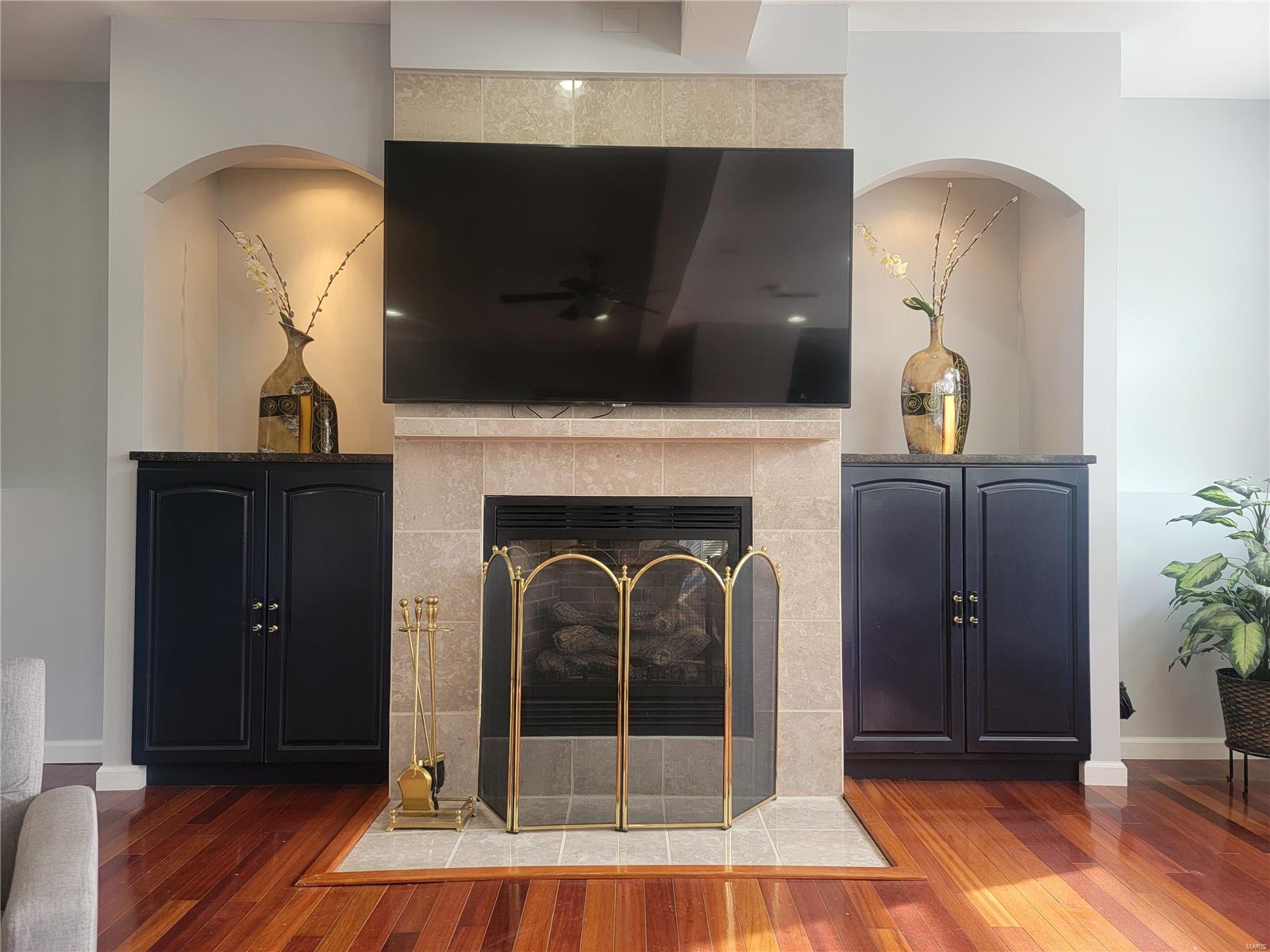 Char Bea Manor - Residential