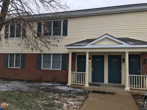 1723 Canary Cove Brentwood MO 63144