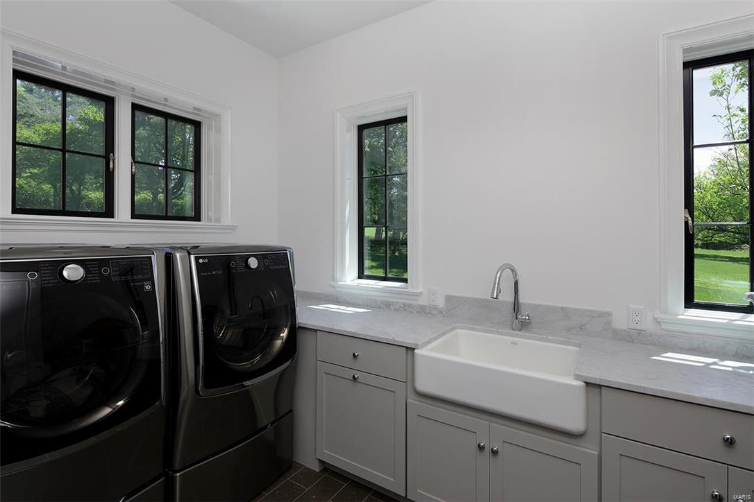 Von Schrader Estate Pt Of Lt 3 & Lt - Residential