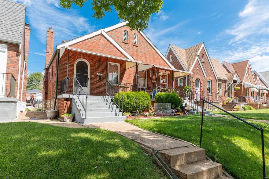 Excellent investment opportunity to pick up a cash flowing nicely updated duplex w/  2 car detached garage, beautiful flooring throughout, spacious living room, bedroom, full bathroom, and a large eat-in kitchen. Both Units also feature a private basement with washer/dryer hookups and plenty of space for storage! Minutes away from shopping, restaurants, Francis Park and Lindenwood Park!