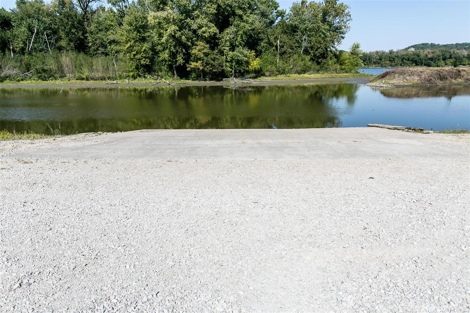 Portage Des Sioux, Missouri 63373, United States, 2 Bedrooms Bedrooms, ,1 BathroomBathrooms,Residential,Pending,39075