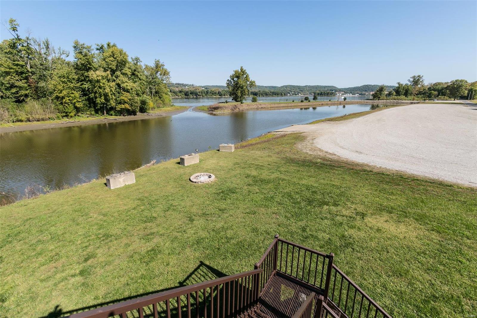 Portage Des Sioux, Missouri 63373, United States, 2 Bedrooms Bedrooms, ,1 BathroomBathrooms,Residential,Pending,39075