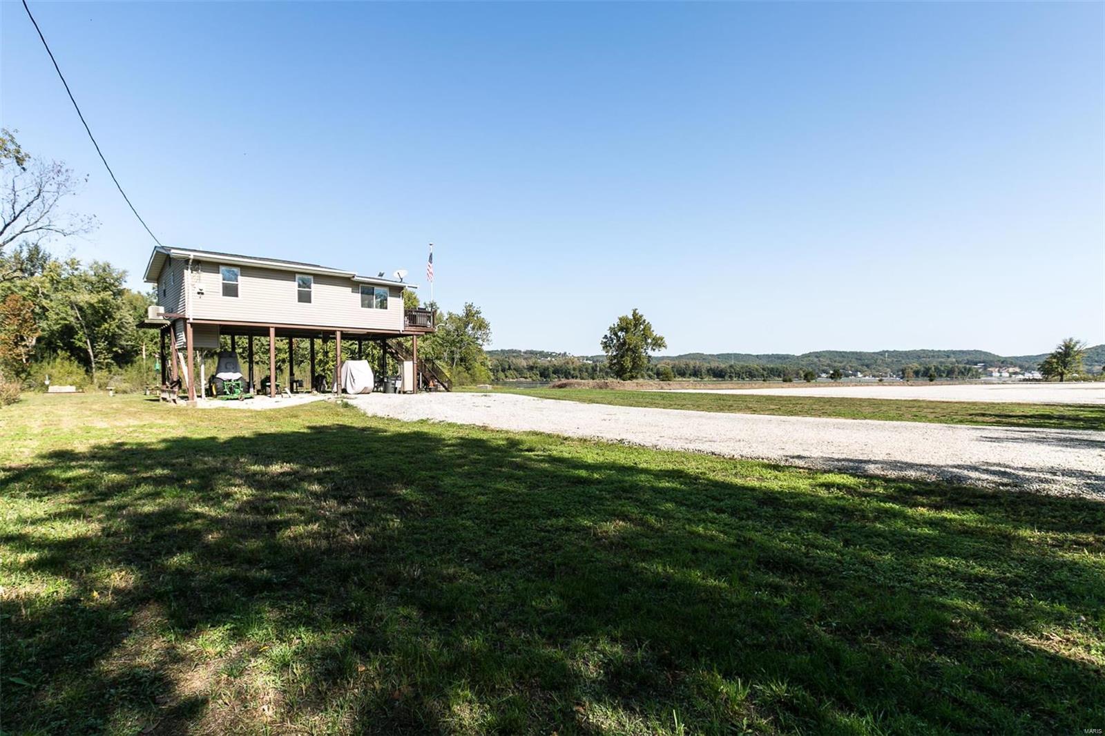 Portage Des Sioux, Missouri 63373, United States, 2 Bedrooms Bedrooms, ,1 BathroomBathrooms,Residential,Pending,39075