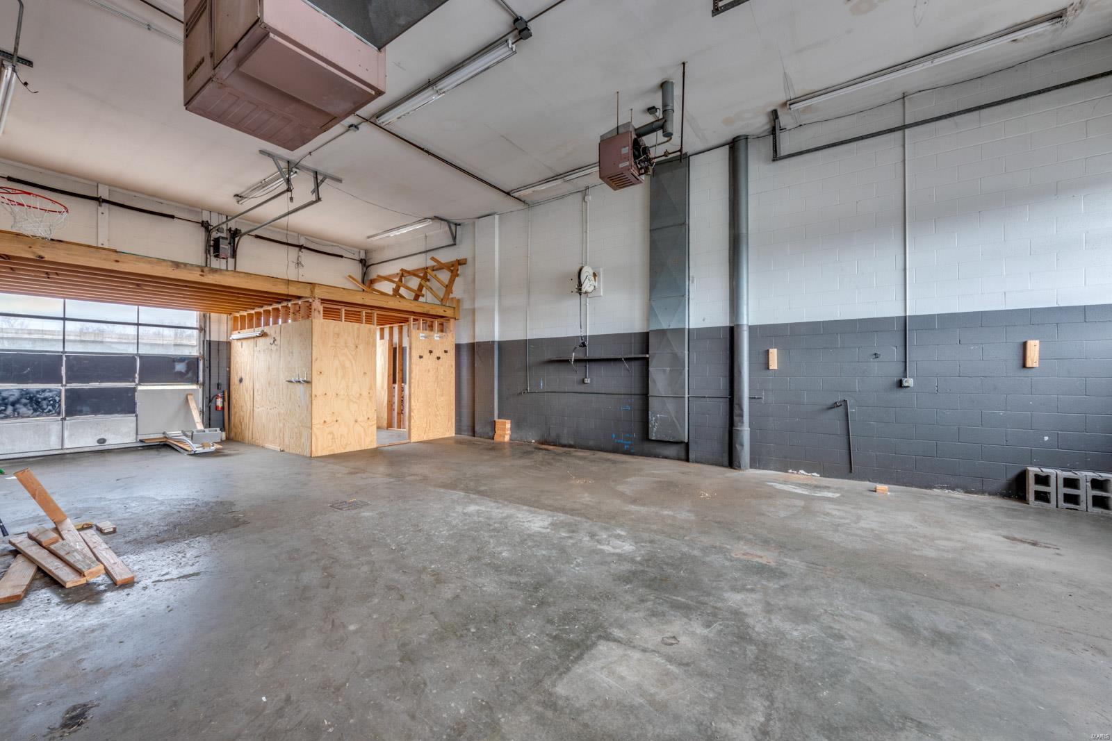 Baileys 02 - Commercial Sale