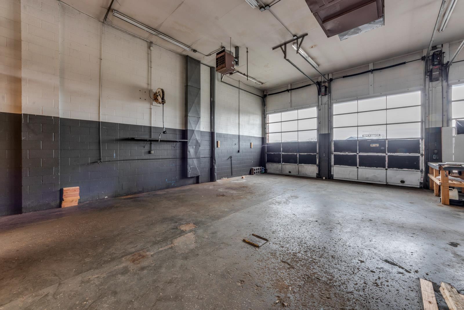 Baileys 02 - Commercial Sale