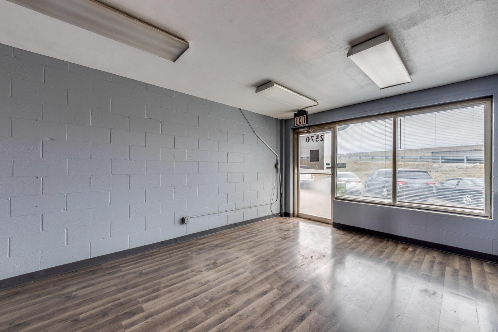 Baileys 02 - Commercial Sale