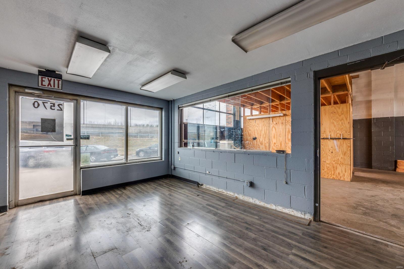 Baileys 02 - Commercial Sale