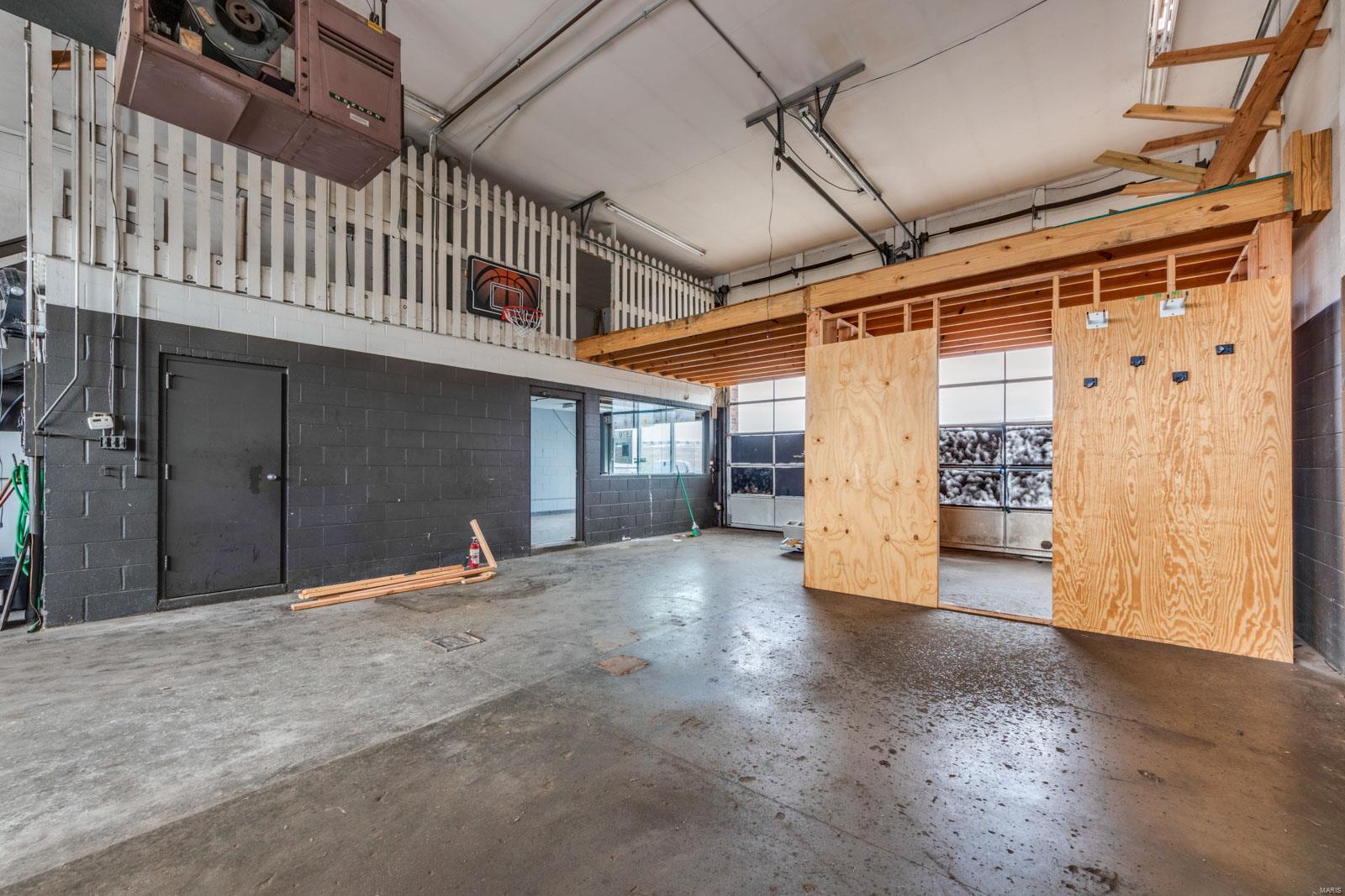 Baileys 02 - Commercial Sale