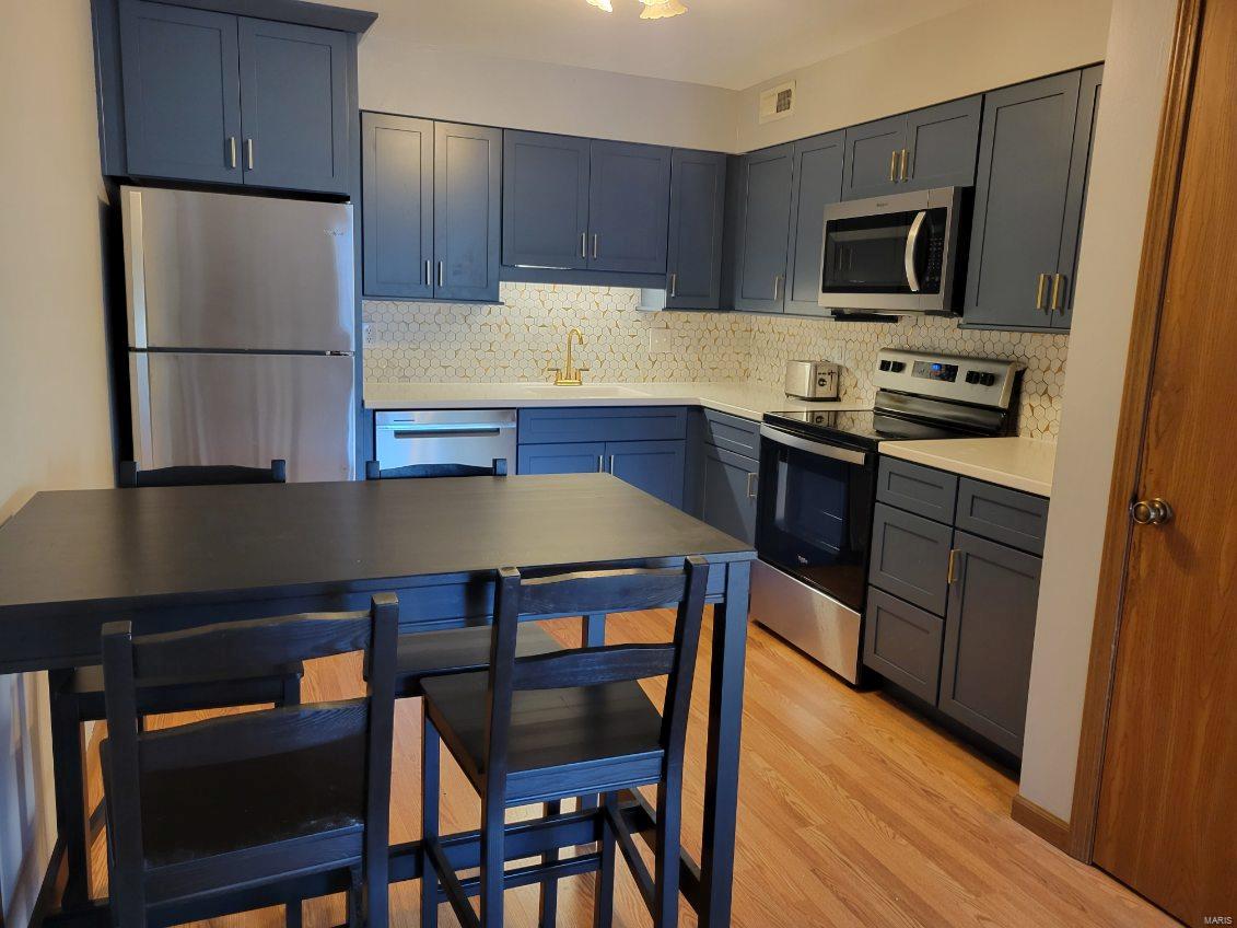 St Louis, Missouri 63119, United States, 2 Bedrooms Bedrooms, ,2 BathroomsBathrooms,Residential,Active,12025