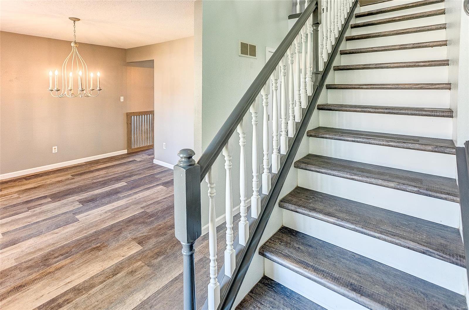 Collinsville, Illinois 62234, United States, 3 Bedrooms Bedrooms, ,4 BathroomsBathrooms,Residential,Pending,102175