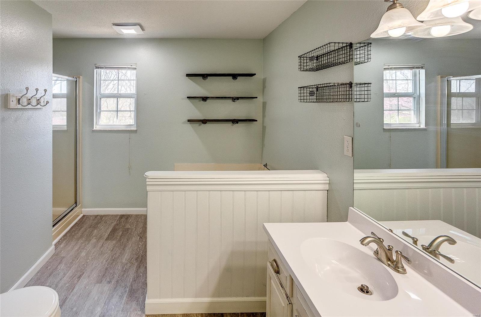 Collinsville, Illinois 62234, United States, 3 Bedrooms Bedrooms, ,4 BathroomsBathrooms,Residential,Pending,102175