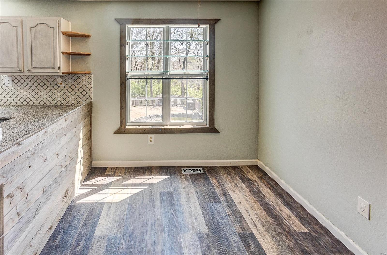 Collinsville, Illinois 62234, United States, 3 Bedrooms Bedrooms, ,4 BathroomsBathrooms,Residential,Pending,102175