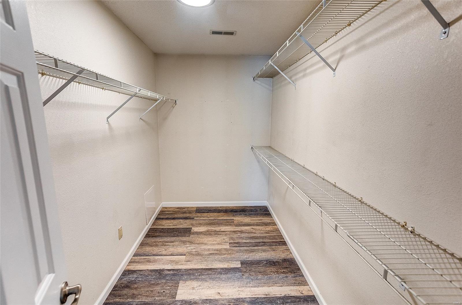 Collinsville, Illinois 62234, United States, 3 Bedrooms Bedrooms, ,4 BathroomsBathrooms,Residential,Pending,102175