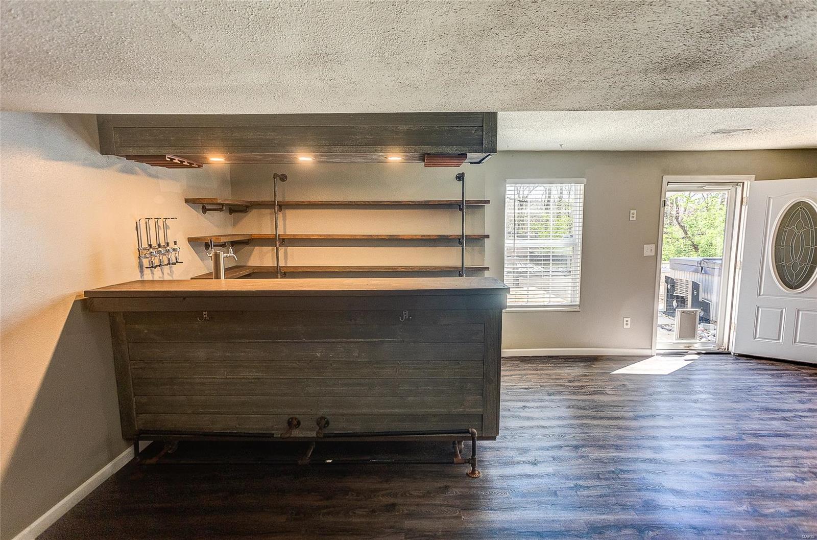 Collinsville, Illinois 62234, United States, 3 Bedrooms Bedrooms, ,4 BathroomsBathrooms,Residential,Pending,102175