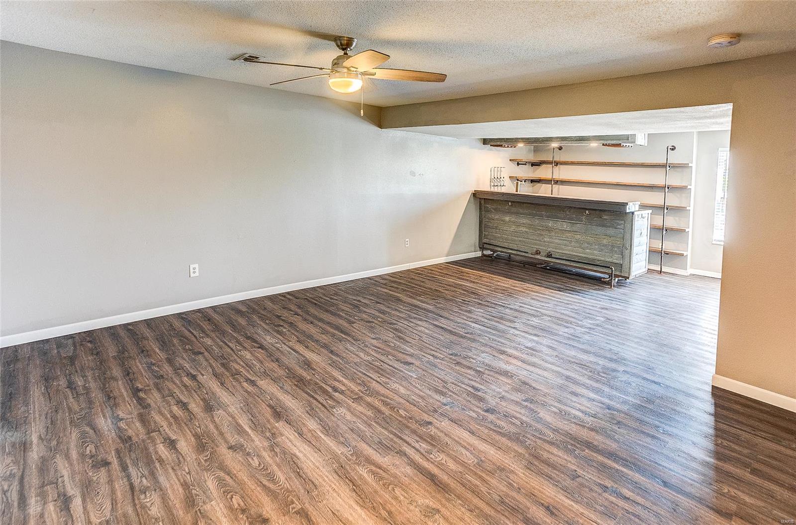 Collinsville, Illinois 62234, United States, 3 Bedrooms Bedrooms, ,4 BathroomsBathrooms,Residential,Pending,102175