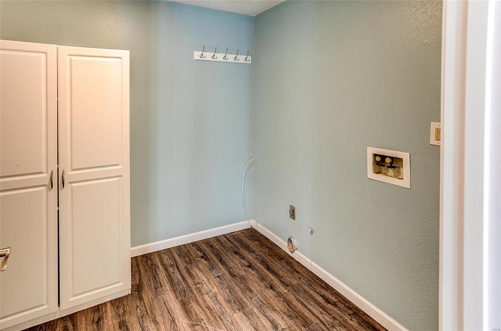 Collinsville, Illinois 62234, United States, 3 Bedrooms Bedrooms, ,4 BathroomsBathrooms,Residential,Pending,102175