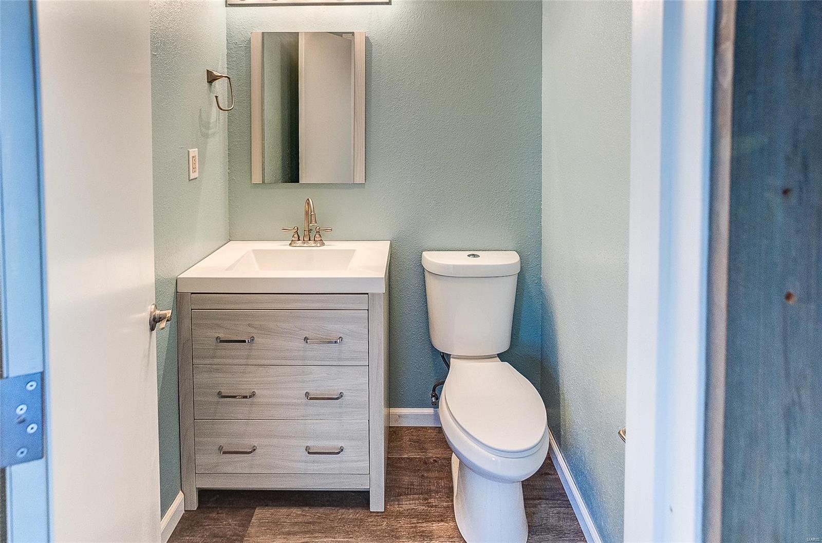 Collinsville, Illinois 62234, United States, 3 Bedrooms Bedrooms, ,4 BathroomsBathrooms,Residential,Pending,102175