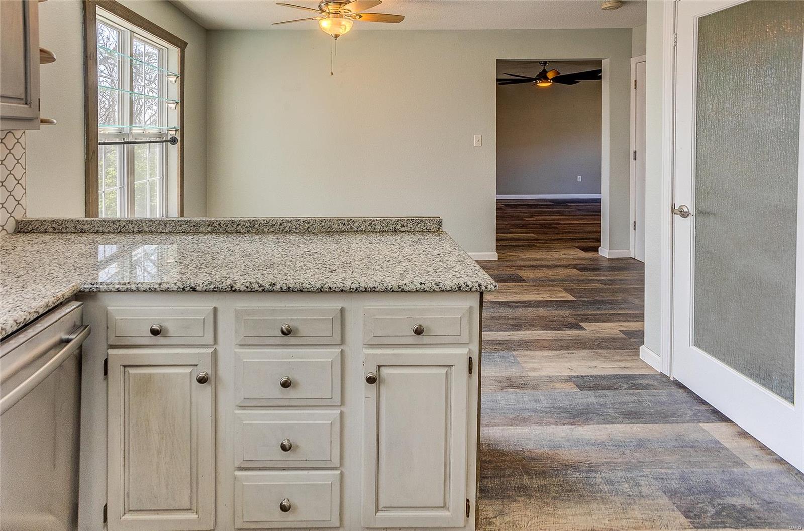 Collinsville, Illinois 62234, United States, 3 Bedrooms Bedrooms, ,4 BathroomsBathrooms,Residential,Pending,102175