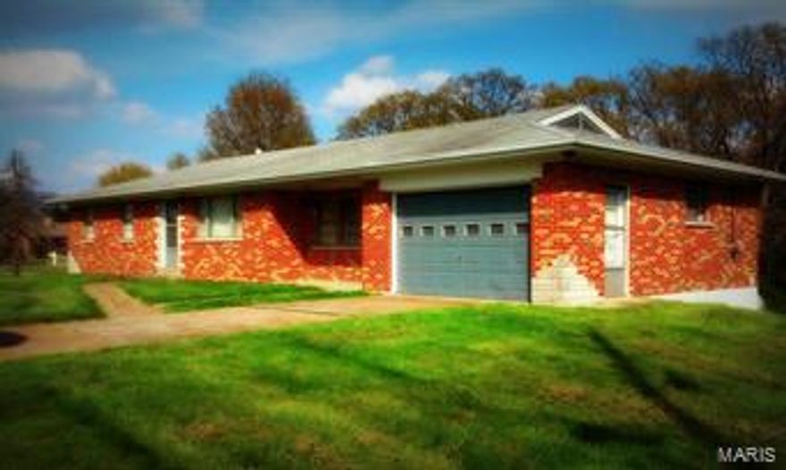 Lovely all brick 3 bdrm, 1.5 bath home on a little over an acre. Quiet, quaint established neighborhood in the sought after Fox C6 school district. Seller is providing a $500 Buyer credit at closing toward Home Warranty. Rare Find!