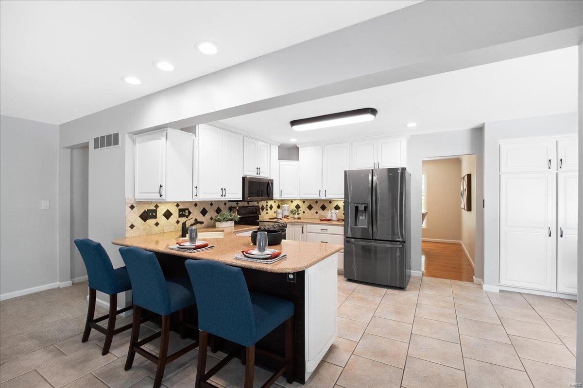 Ballwin, Missouri 63021, United States, 5 Bedrooms Bedrooms, ,4 BathroomsBathrooms,Residential,Pending,118262