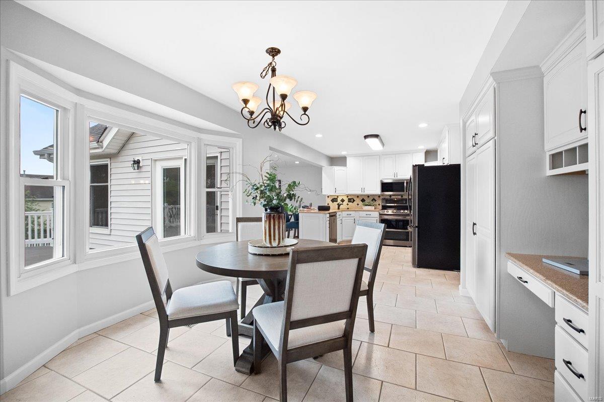 Ballwin, Missouri 63021, United States, 5 Bedrooms Bedrooms, ,4 BathroomsBathrooms,Residential,Pending,118262