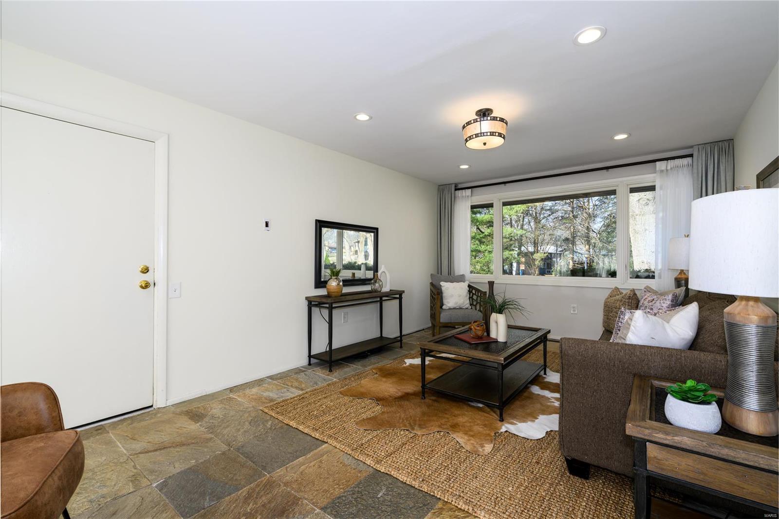 St Louis, Missouri 63132, United States, 3 Bedrooms Bedrooms, ,2 BathroomsBathrooms,Residential,Pending,91434