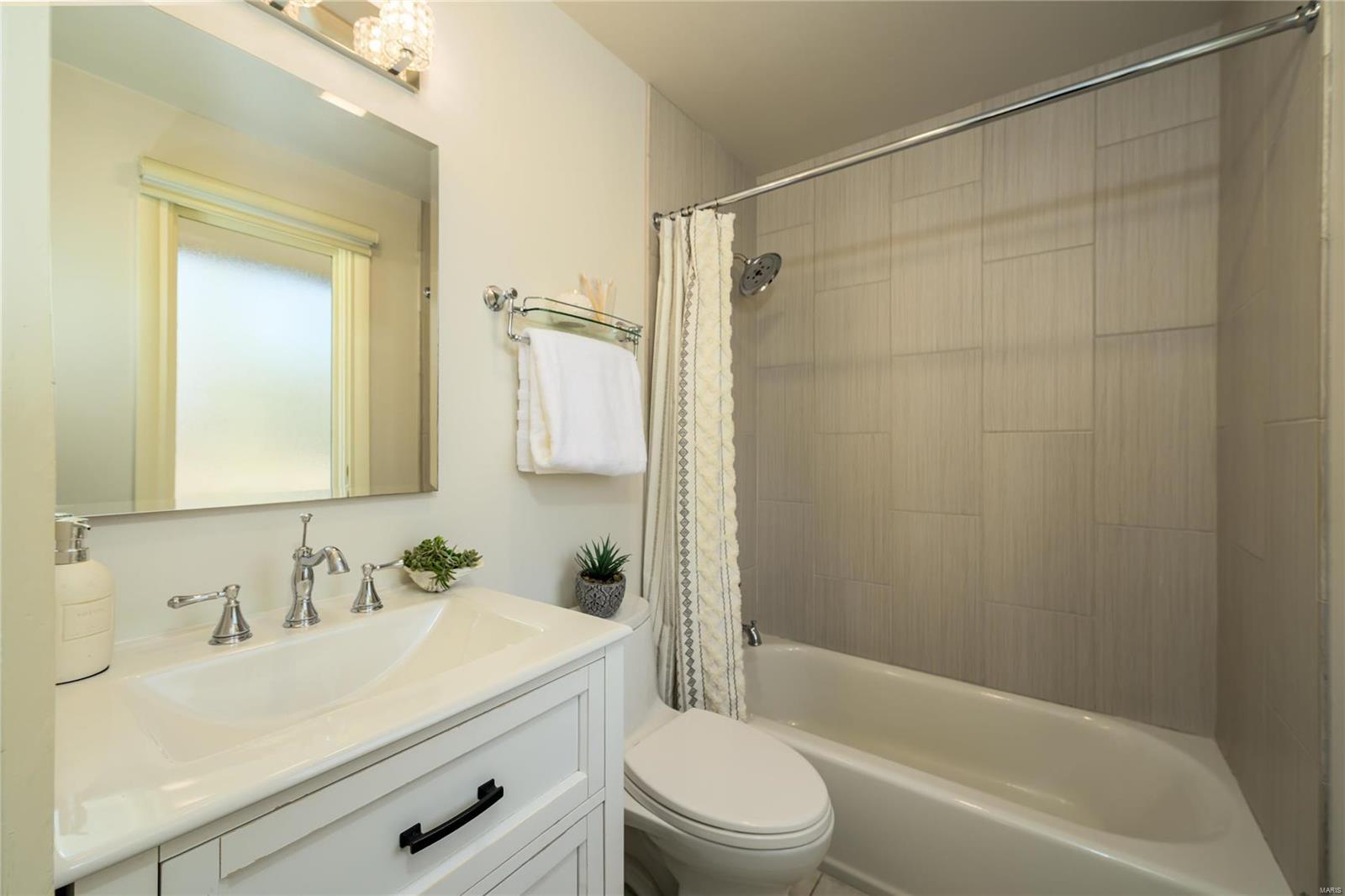 St Louis, Missouri 63132, United States, 3 Bedrooms Bedrooms, ,2 BathroomsBathrooms,Residential,Pending,91434