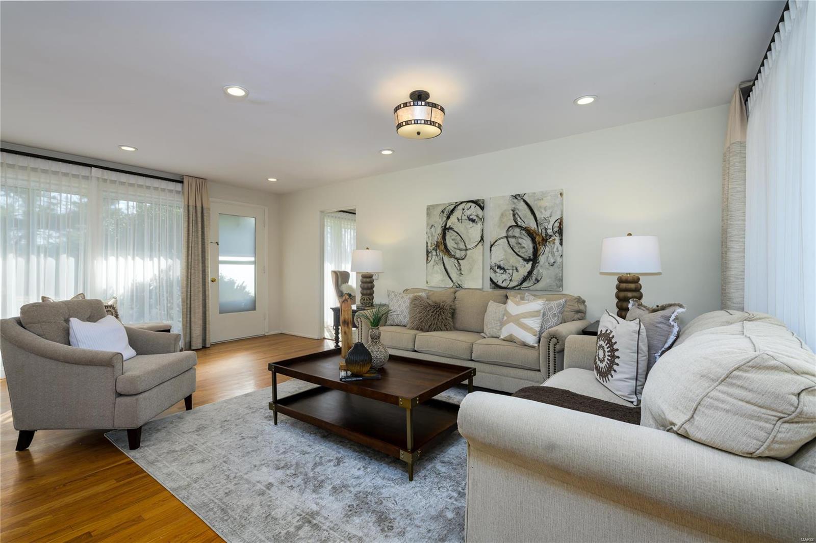 St Louis, Missouri 63132, United States, 3 Bedrooms Bedrooms, ,2 BathroomsBathrooms,Residential,Pending,91434