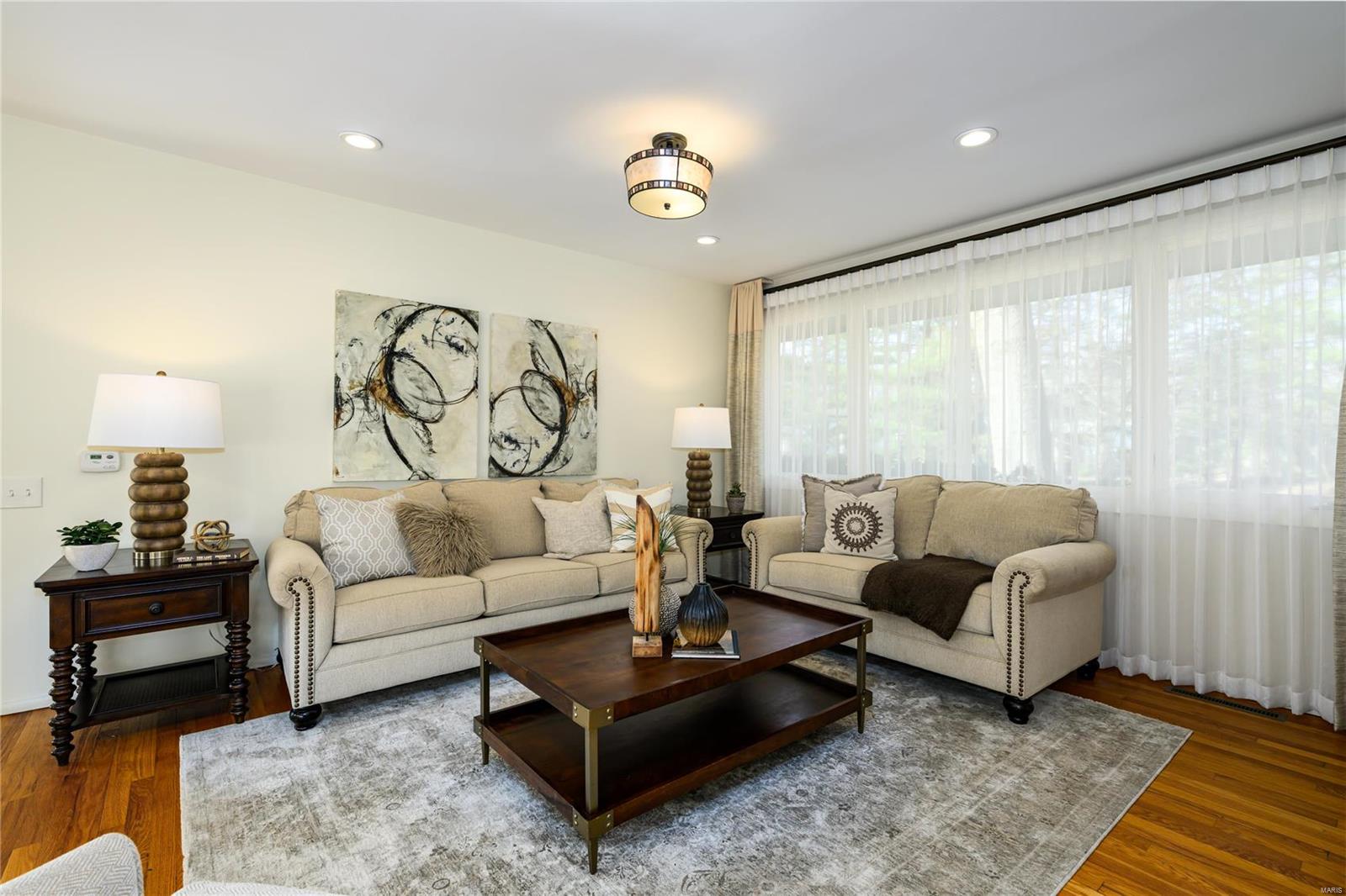 St Louis, Missouri 63132, United States, 3 Bedrooms Bedrooms, ,2 BathroomsBathrooms,Residential,Pending,91434