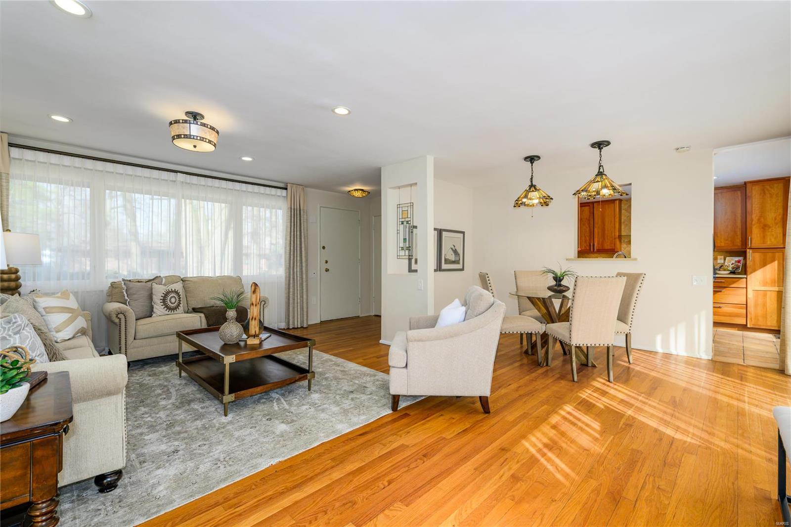 St Louis, Missouri 63132, United States, 3 Bedrooms Bedrooms, ,2 BathroomsBathrooms,Residential,Pending,91434