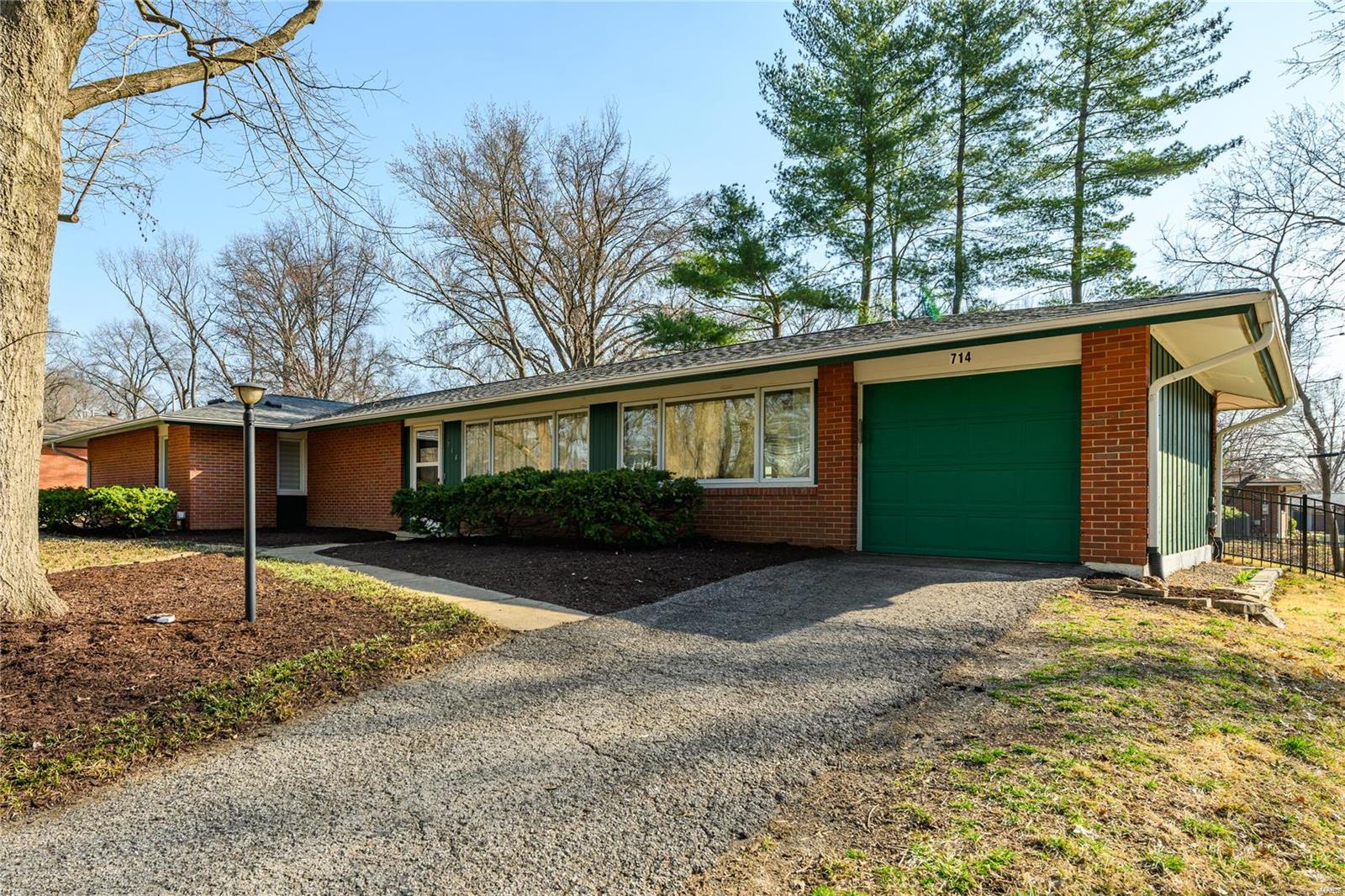 St Louis, Missouri 63132, United States, 3 Bedrooms Bedrooms, ,2 BathroomsBathrooms,Residential,Pending,91434