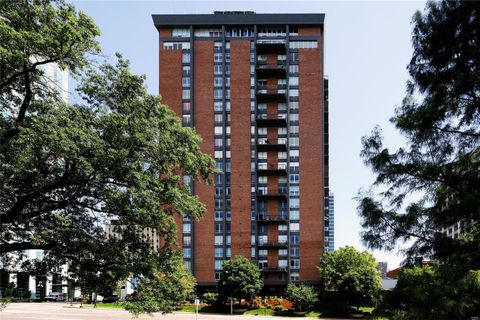 Condominium in St Louis MO 200 Brentwood Boulevard.jpg