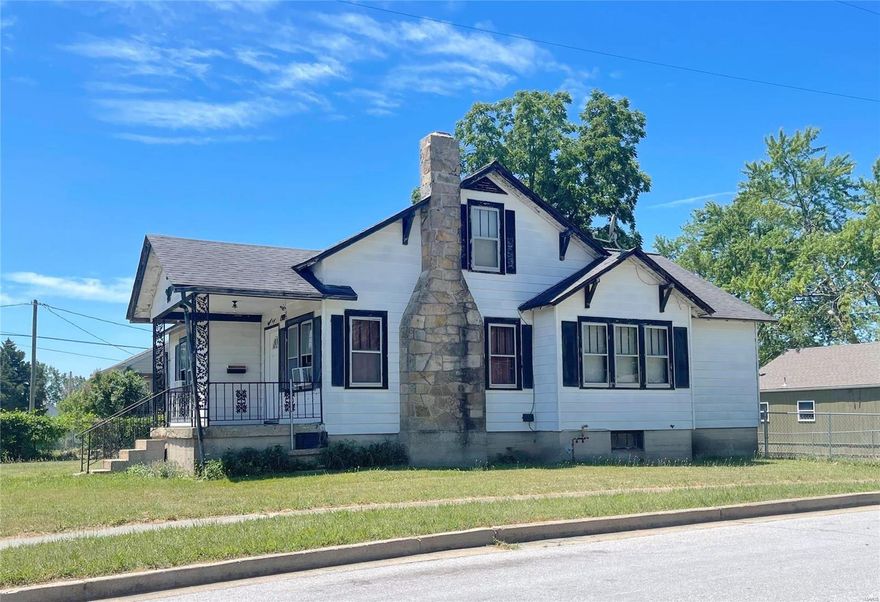 Great bones on this long-term rental property close to MS&T and everything else! Wood floors, large living spaces on the main floor, along with 2 bdrms and a remodeled main level full bath. Upstairs has a loft and 3rd bdrm. Lots of built-ins and full unfinished basement!